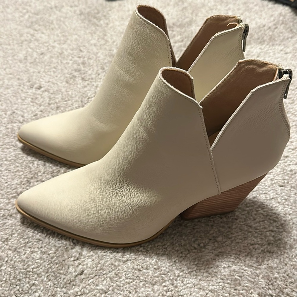 Altar’d State Mimi White Booties (Mimi)